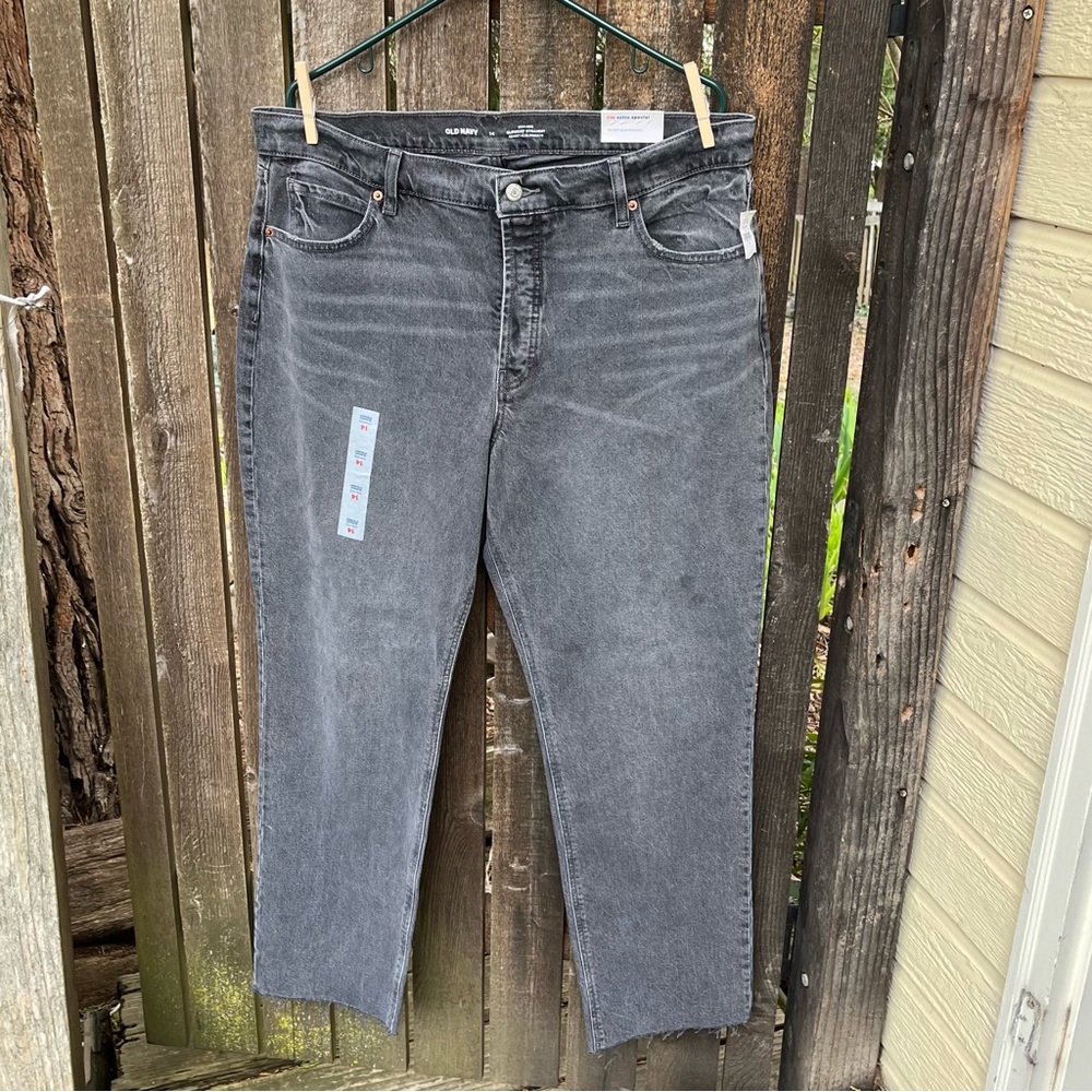 Old Navy Wm’s High Rise Slouchy Straight Charcoal Raw Edge Hem Jeans NWT Sz 14
